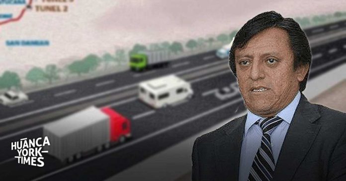 Businessman in a suit foreground over a highway with trucks; Huanca York Times logo in corner.